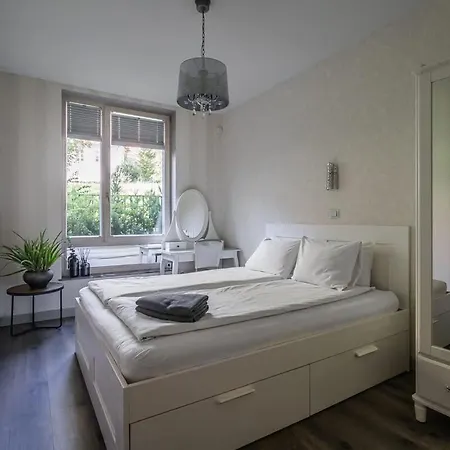 Domillion 1bdr Quiet W Parking & Greenery B9c1 *